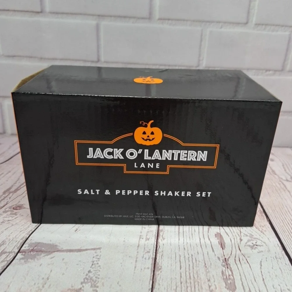 Spooky Halloween Salt & Pepper Green Monsters  New In Box